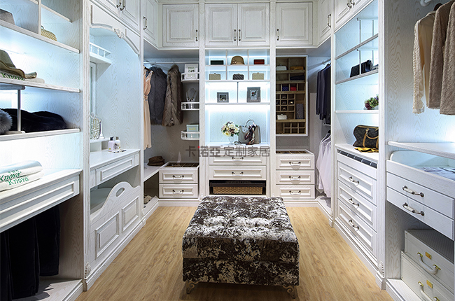 開放式衣柜好不好？開放式衣柜的優缺點有哪些？